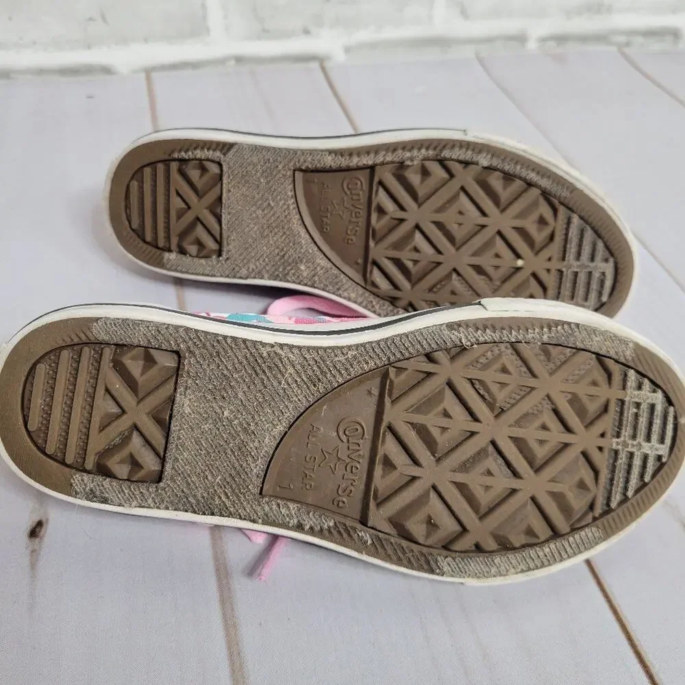 Converse pink paint